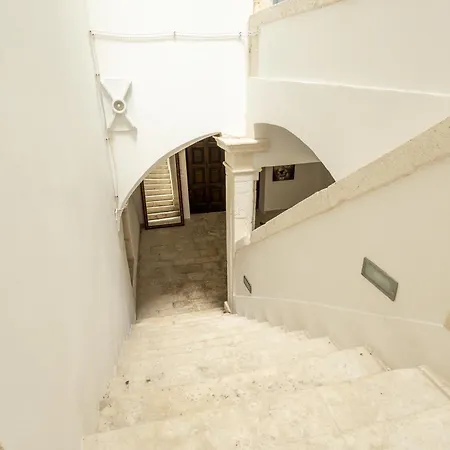 Corte Nobile - Residenze Storiche Nel Cuore Della Bianca Affittacamere 3*